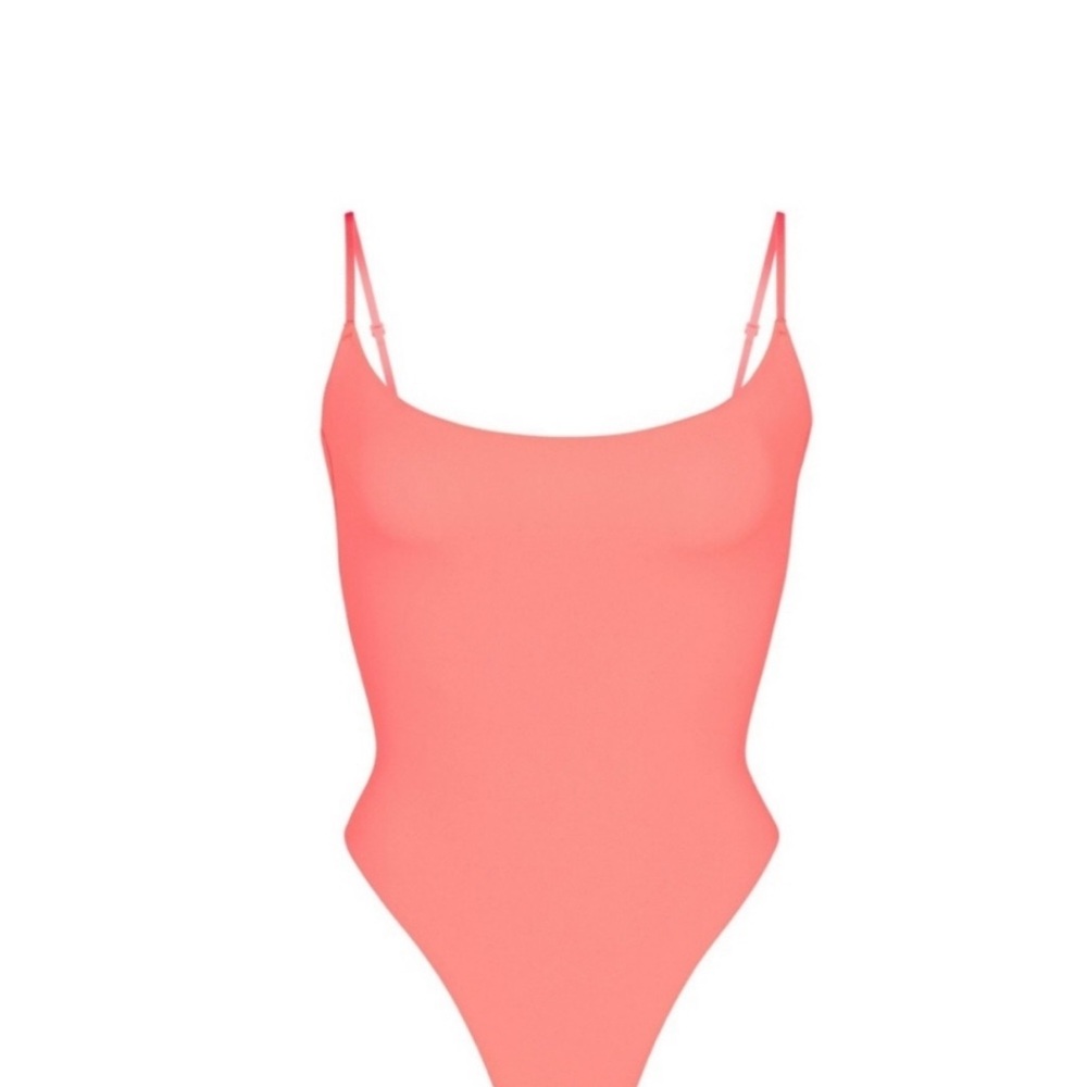 SKIMS FITS EVERYBODY CAMI BODYSUIT | SORBET